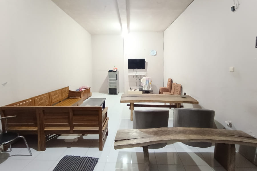 RedDoorz @ Ratu Homestay Syariah Near Lippo Mall Banyuwangi