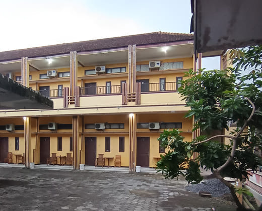 RedDoorz @ Ratu Homestay Syariah Near Lippo Mall Banyuwangi