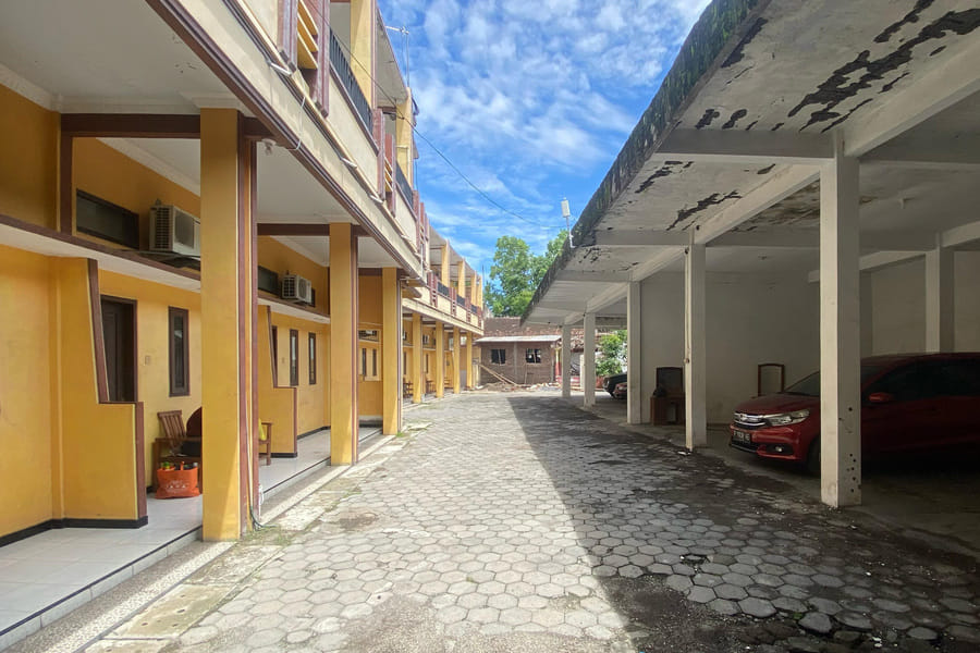 RedDoorz @ Ratu Homestay Syariah Near Lippo Mall Banyuwangi