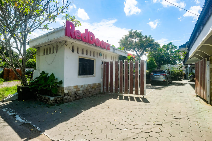 RedDoorz Plus near Adisucipto Airport 2