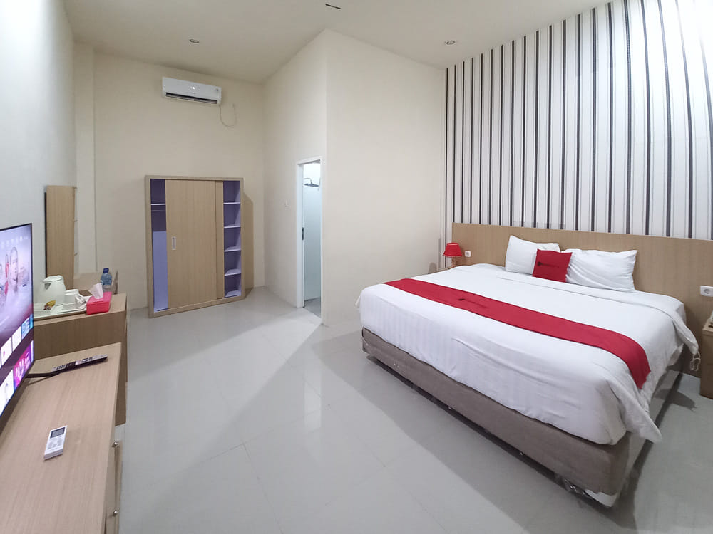 RedDoorz Deluxe Room