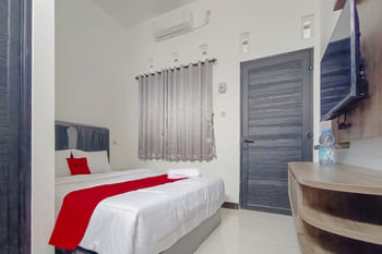 RedDoorz Syariah near RSUD Kajen Pekalongan
