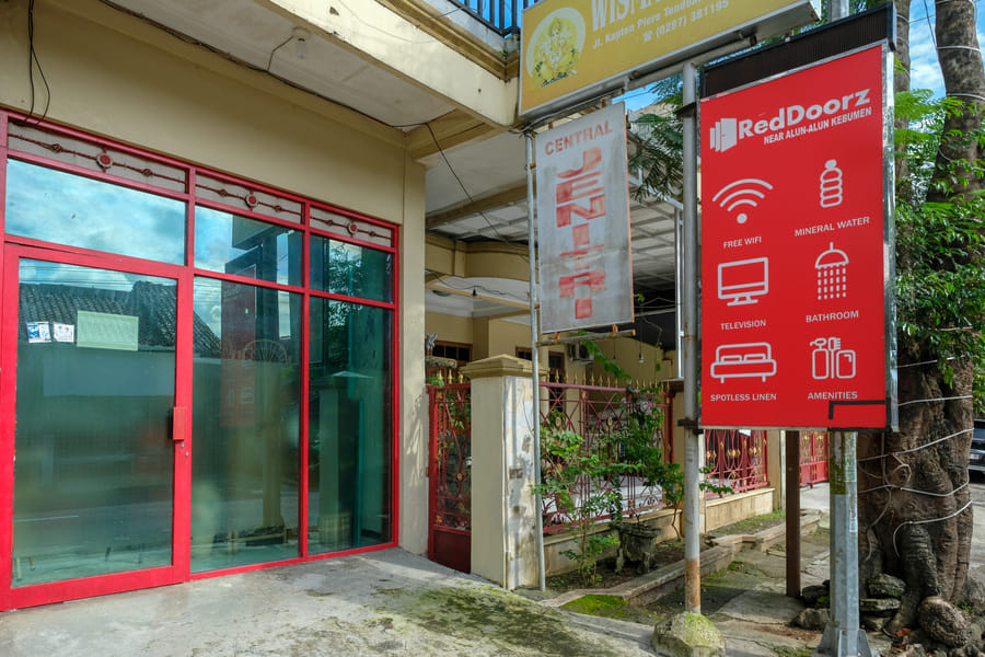RedDoorz Syariah near Alun Alun Kebumen