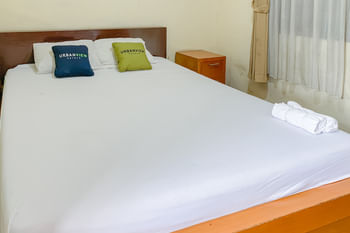 Urbanview Hotel Dasa Putra Syariah Sumedang