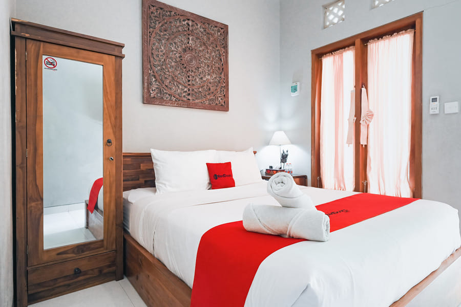 RedDoorz near Mertasari Beach 2