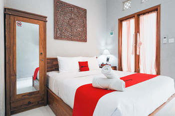 RedDoorz near Mertasari Beach 2
