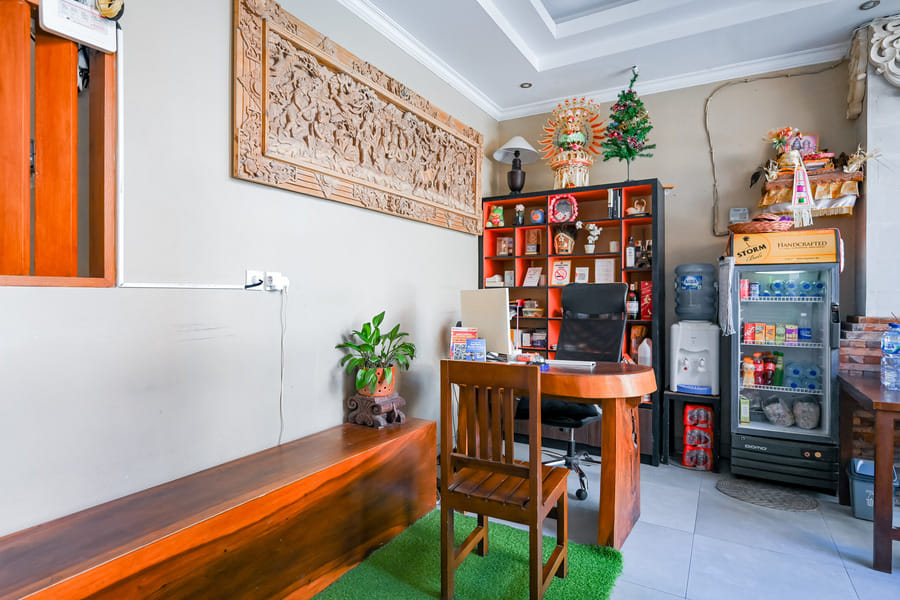 RedDoorz near Mertasari Beach 2