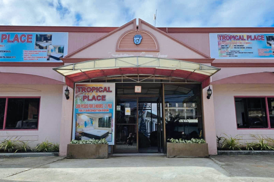 Tropical Place Hotel by RedDoorz