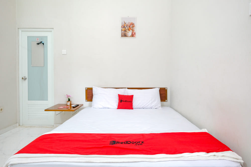 RedDoorz Deluxe Room