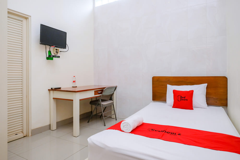 RedDoorz Single Room