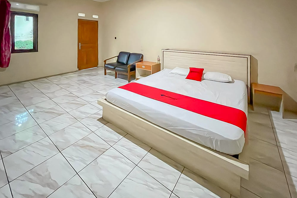 RedDoorz Deluxe Room