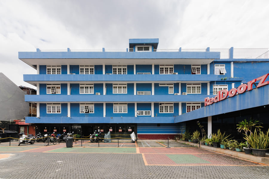 RedDoorz Plus near RSCM Jakarta