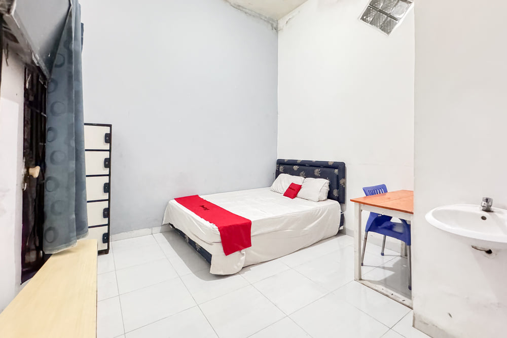 RedDoorz Room