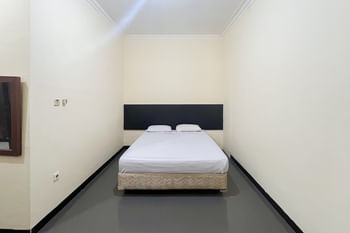 Urbanview Hotel Transit Near Bandara Sultan Hasanuddin