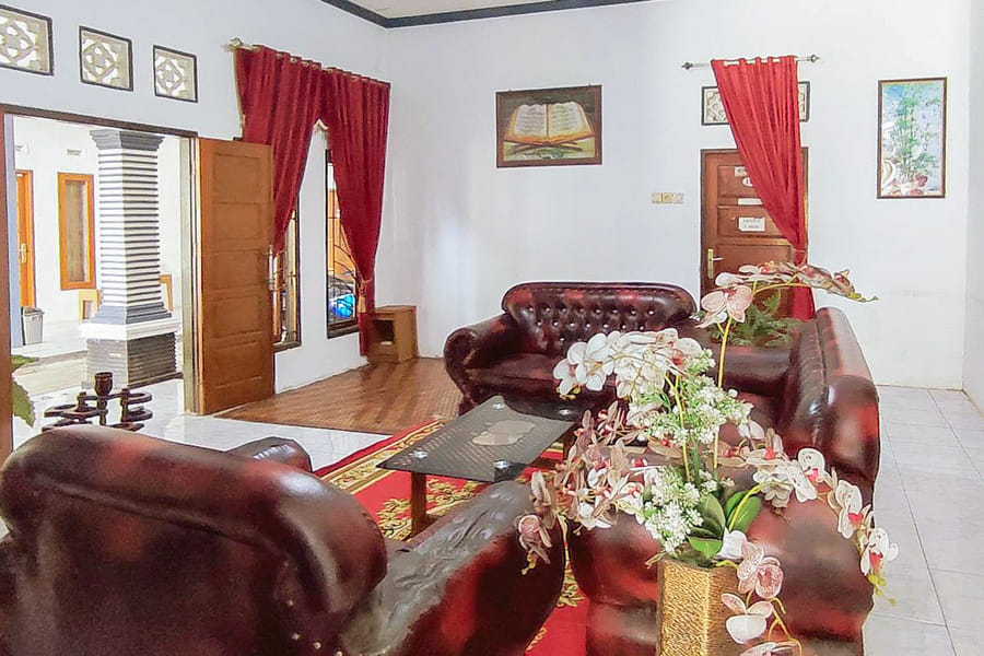 RedDoorz Syariah @ Penginapan Eby Padang