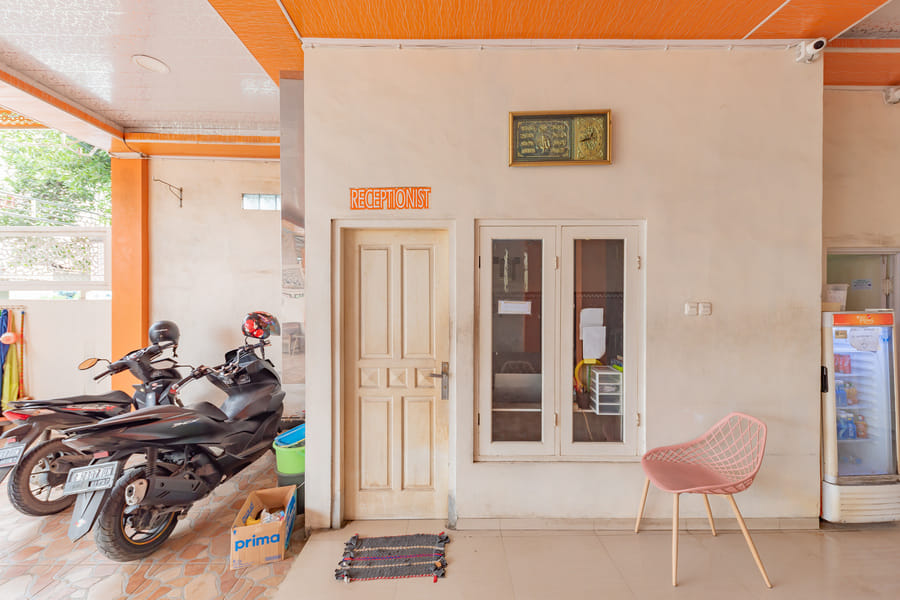 Urbanview Hotel Rifal Home Tegal