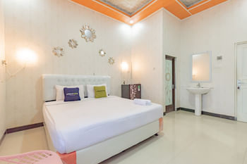 Urbanview Hotel Rifal Home Tegal