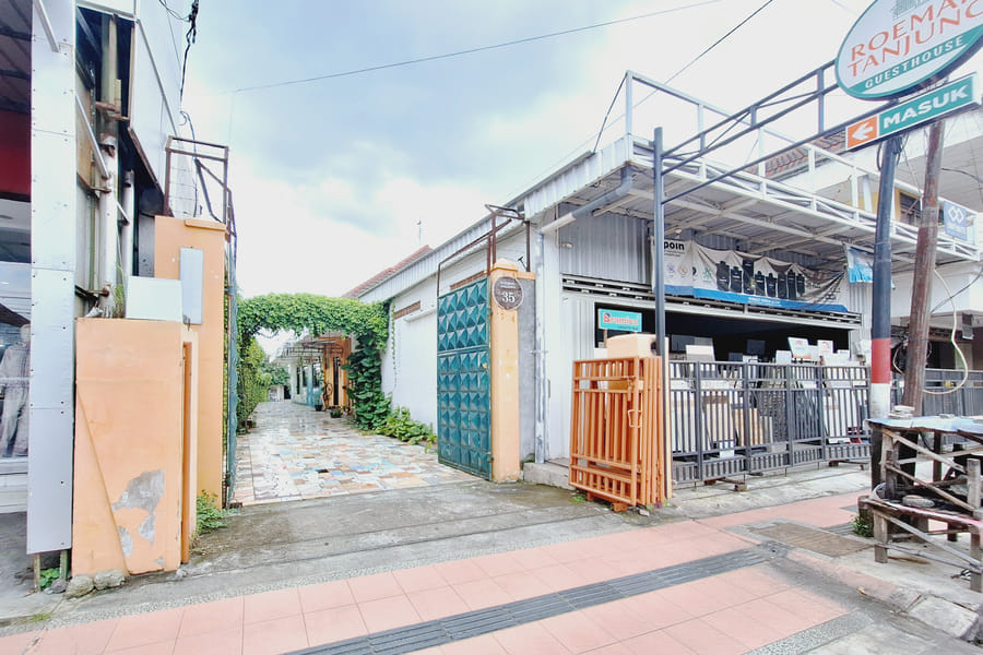 Urbanview Roemah Tanjung Blitar