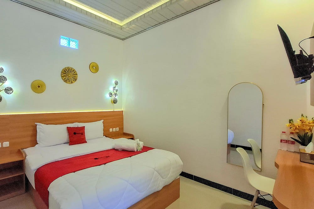 RedDoorz Deluxe Room
