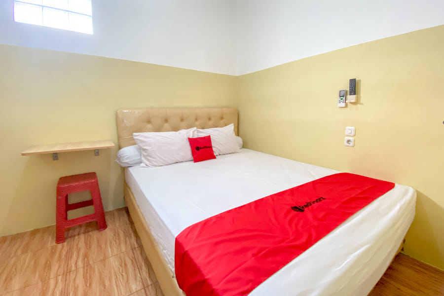 RedDoorz near Exit Tol Paiton