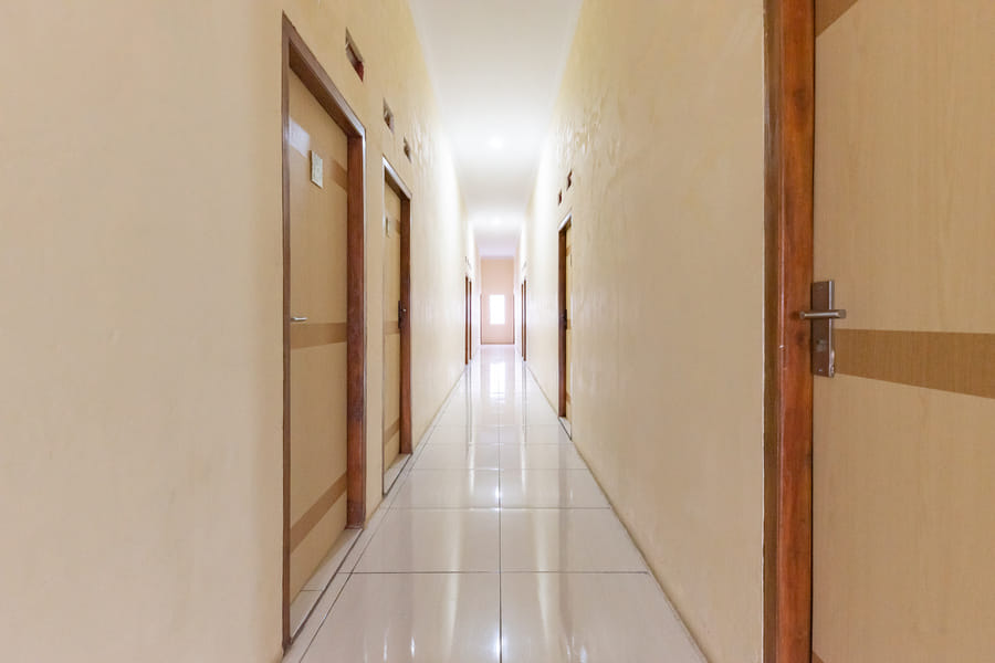 RedDoorz Near Alun Alun Slawi