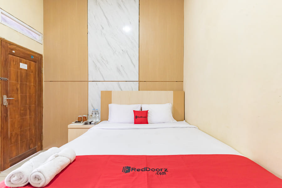 RedDoorz Near Alun Alun Slawi