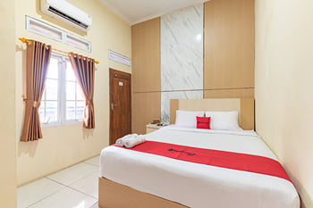 RedDoorz Near Alun Alun Slawi