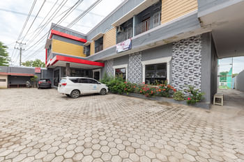 RedDoorz Near Alun Alun Slawi