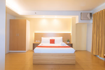 RedDoorz @ LuxeLite Suites Makati