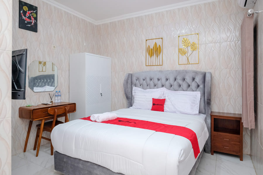 RedDoorz Syariah near Stasiun Gubeng 2