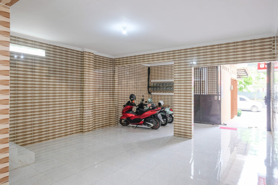 RedDoorz Syariah near Stasiun Gubeng 2