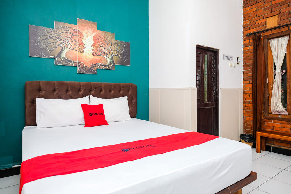 RedDoorz Room