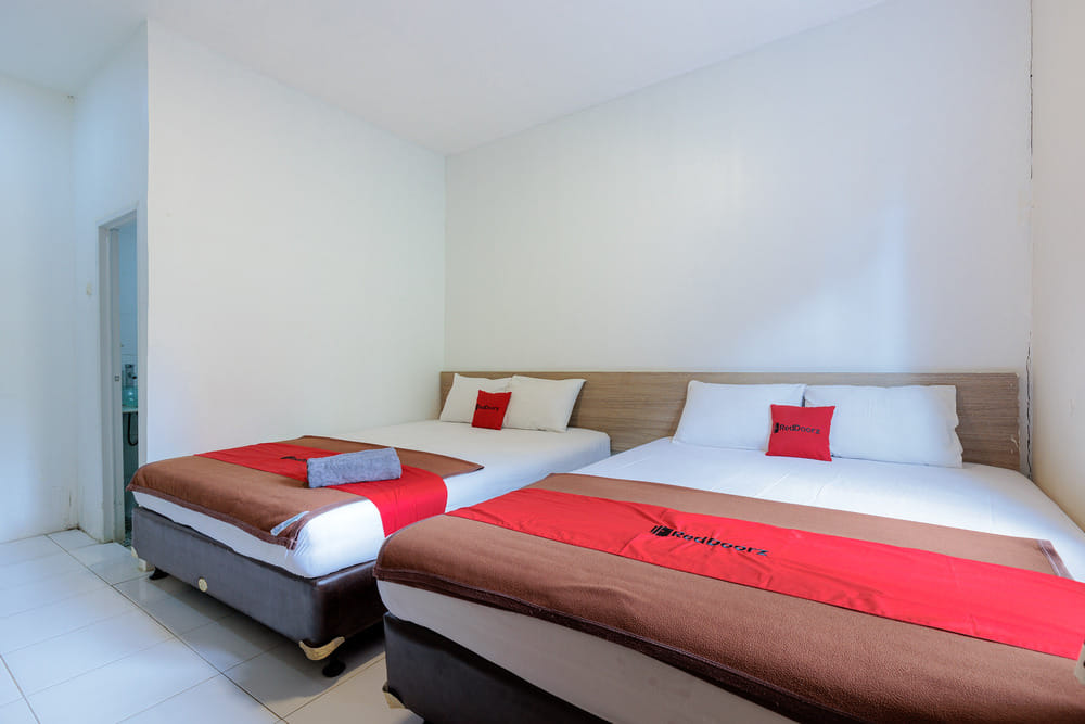 RedDoorz Deluxe Room