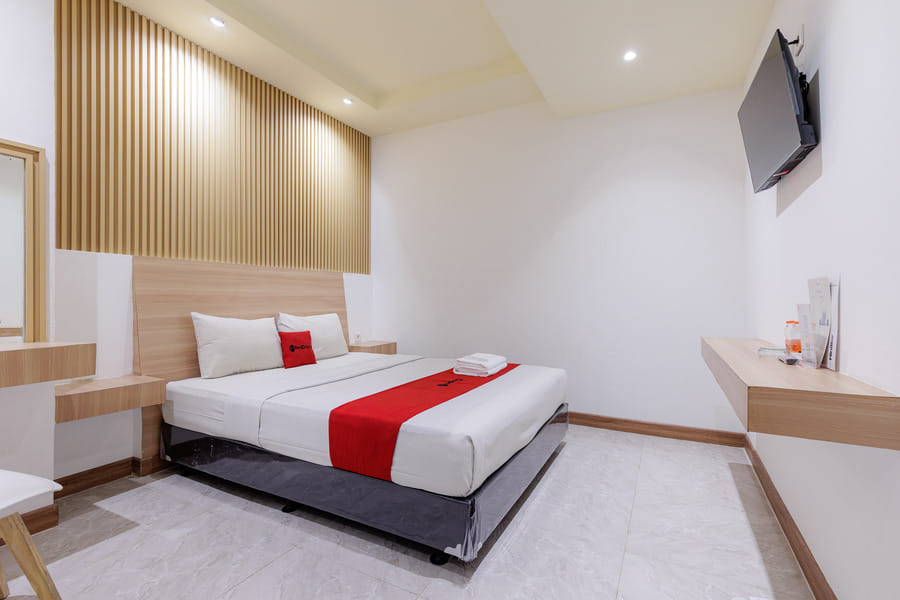 RedDoorz @ Jalan Gunung Sahari