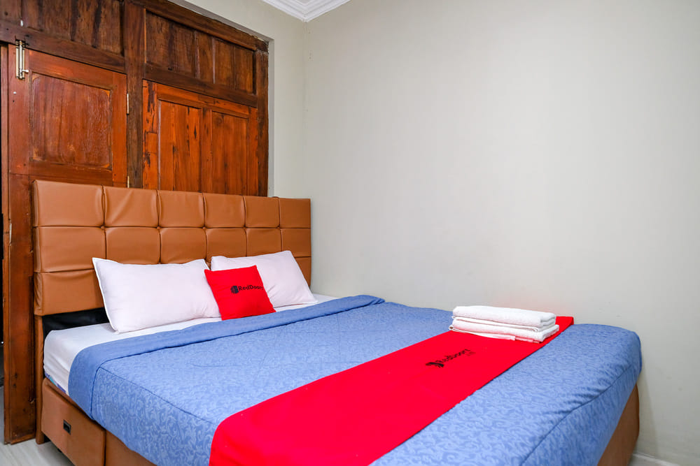 RedDoorz Superior Room