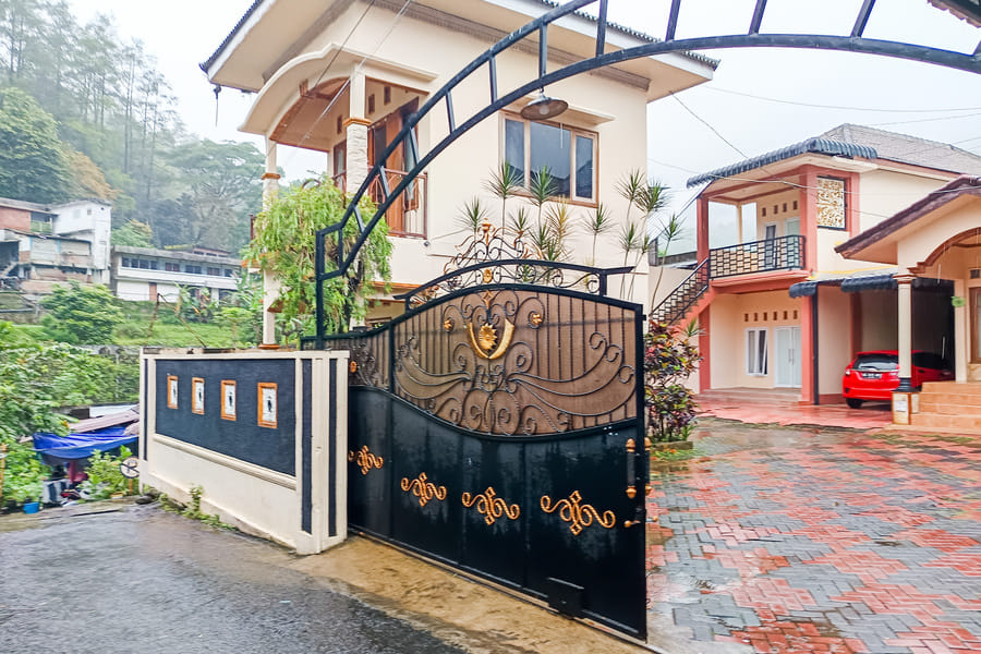 RedDoorz @ Dewa Breeze Inn Near Paralayang