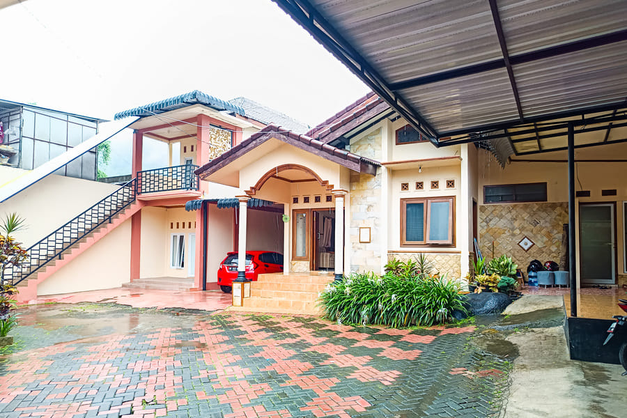 RedDoorz @ Dewa Breeze Inn Near Paralayang