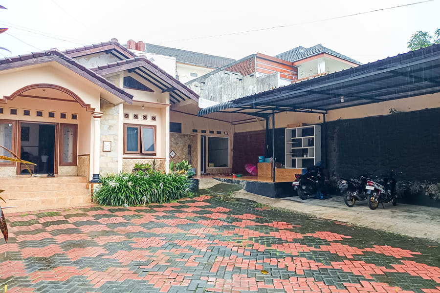 RedDoorz @ Dewa Breeze Inn Near Paralayang