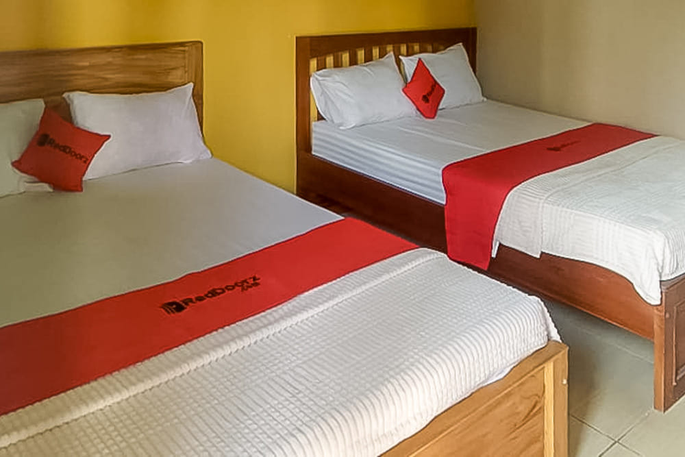 RedDoorz Superior Twin Room