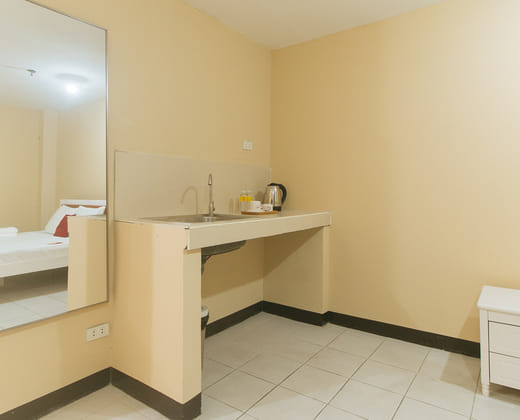 RedDoorz @ MUBG Apartelle near Baclaran Church