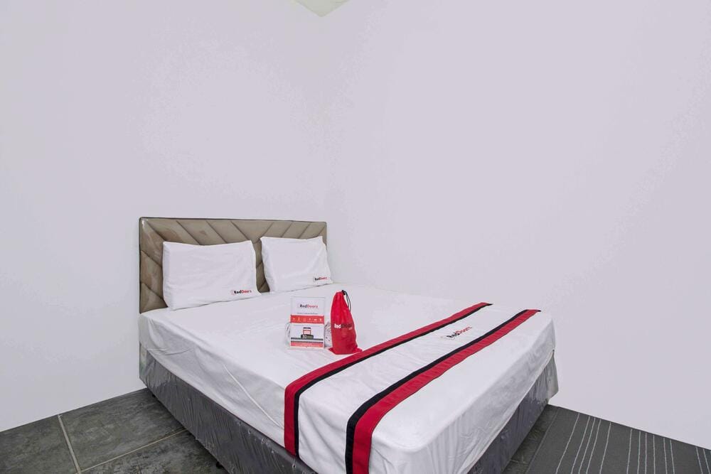 RedDoorz Room