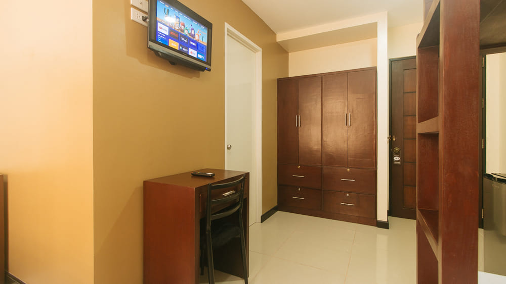 RedDoorz Family Room