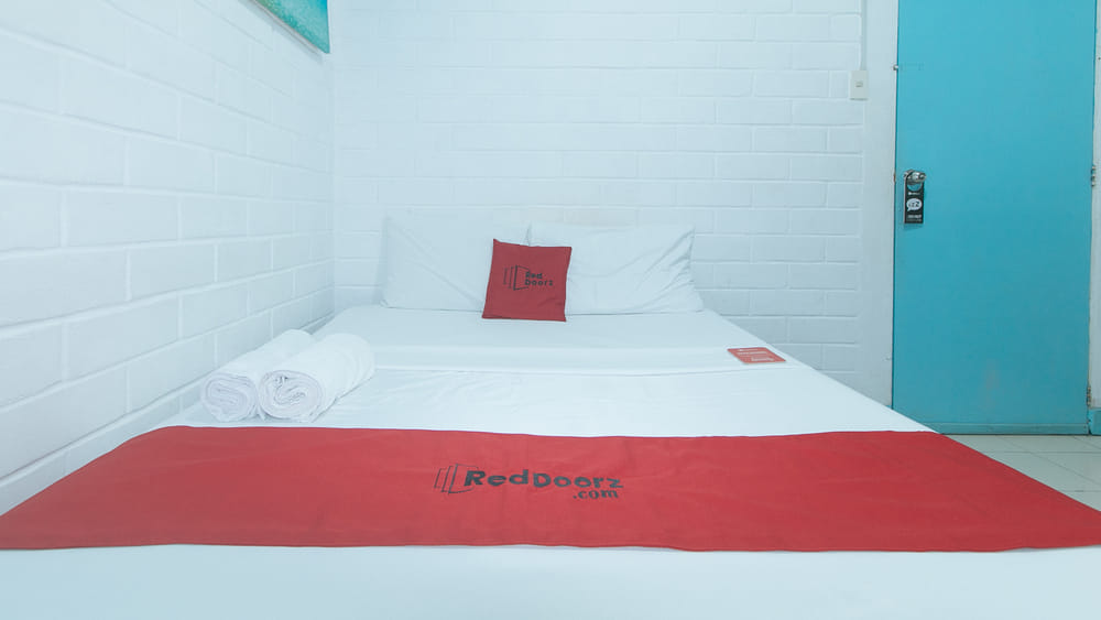 RedDoorz Double Room
