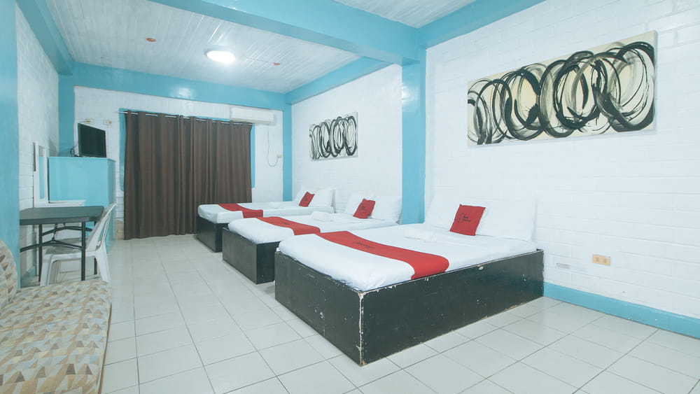 RedDoorz Family Room