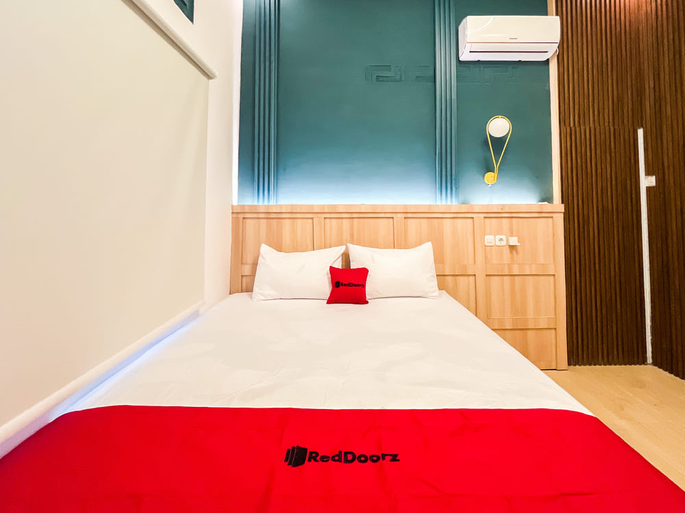 RedDoorz Deluxe Room