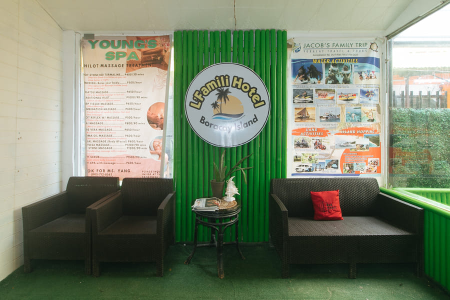 RedDoorz @ LFamili Hotel Boracay