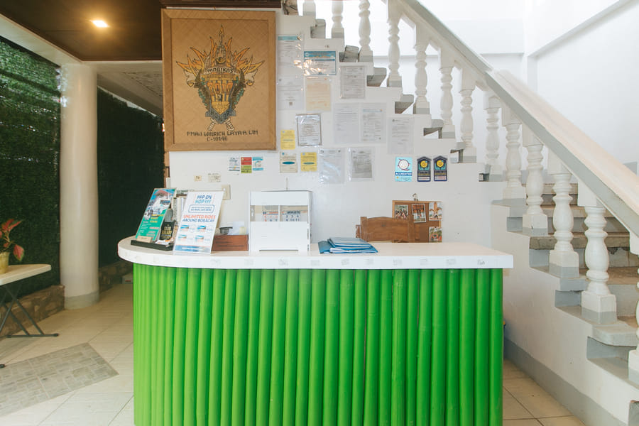 RedDoorz @ LFamili Hotel Boracay