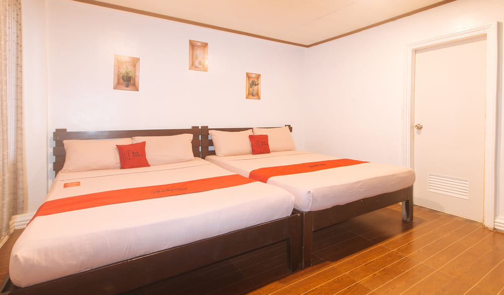 RedDoorz Family Room