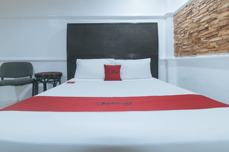 RedDoorz @ LFamili Hotel Boracay