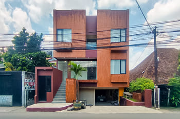 Sans Hotel Stasiun Bogor